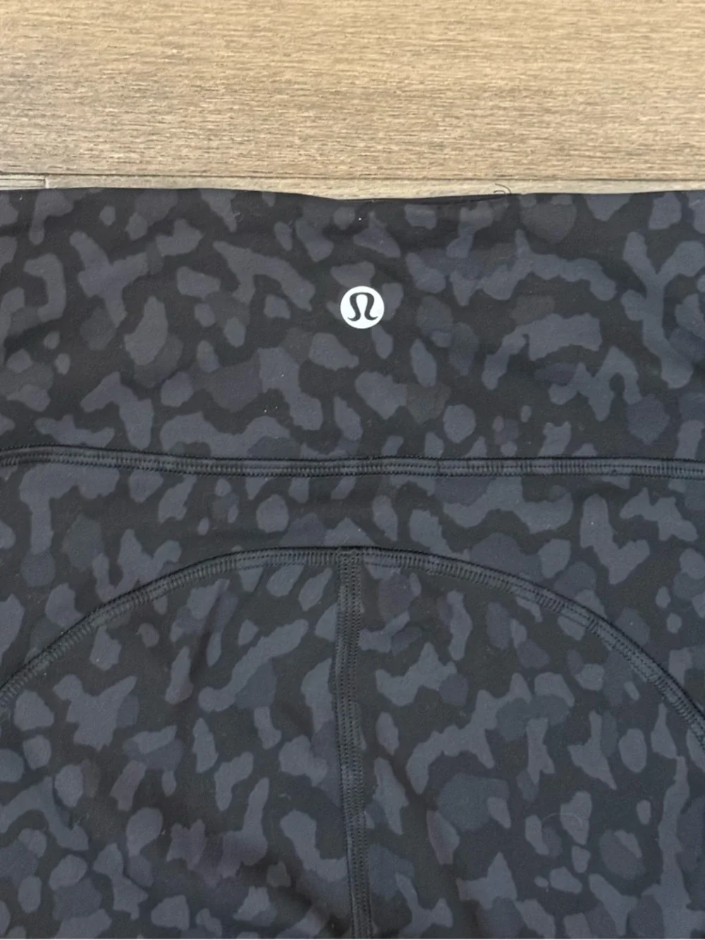 Lululemon Women's High-Waist Leggings - Black Leopard Print Sz 2 - Picture 3 of 5